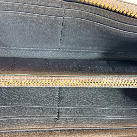 Marc By Marc Jacobs Black Wallet with Gold Plate - Picture 10 of 15